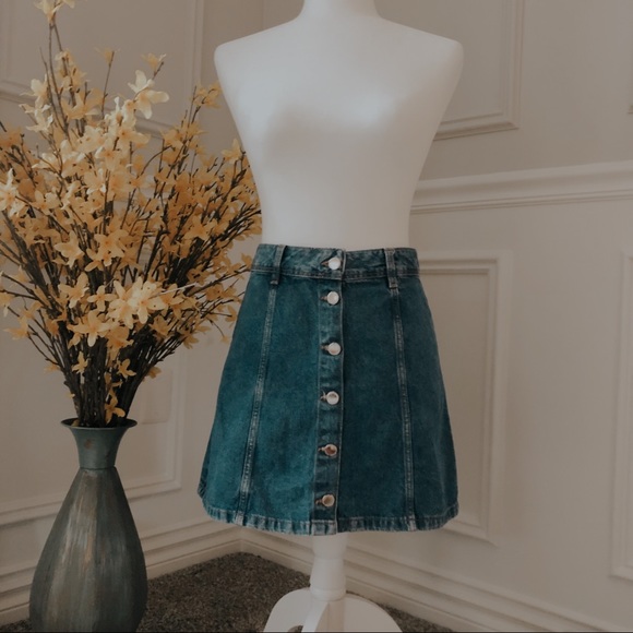 H&M Dresses & Skirts - h&m button jean skirt